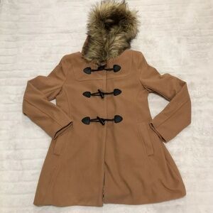 Brown tan jacket with fur hood and buttons,large,brand new never worn 2sable